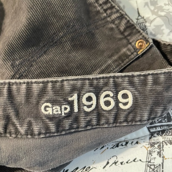 Women’s Gap Skinny Corduroy Pant - Picture 7 of 7